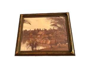 Pie crust photo frame with a photo of Hawaiian buildings
